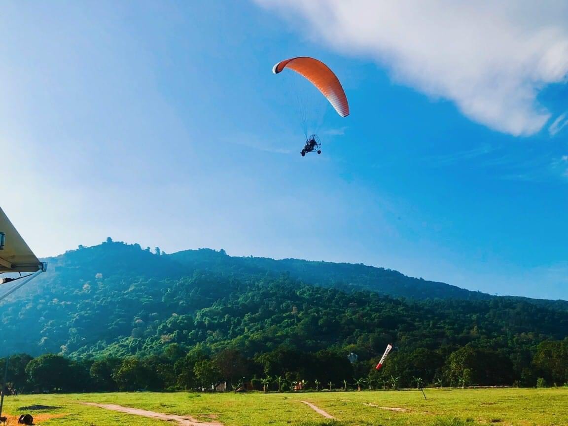 Bay dù lượn đang được ngành Du lịch Tây Ninh định hướng phát triển thành một sản phẩm mới lạ thu hút du khách đến trải nghiệm.